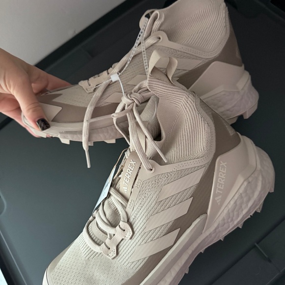 Adidas Terrex Free Hiker 2 in Wonbei Size 8 - Picture 1 of 5